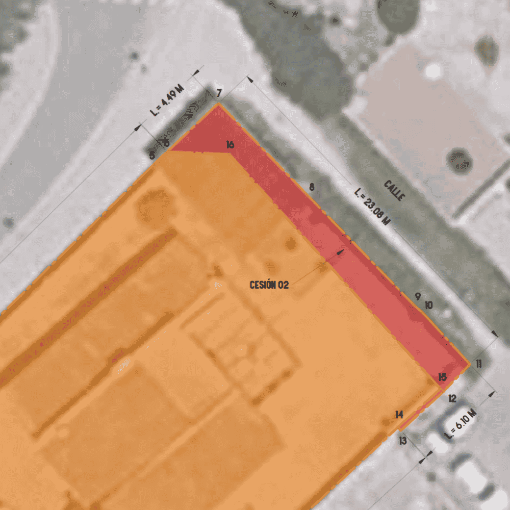 Cartografía técnica que delimita con exactitud la franja de una finca privada que debe segregarse y cederse al Ayuntamiento para la ampliación de una acera o vial público.